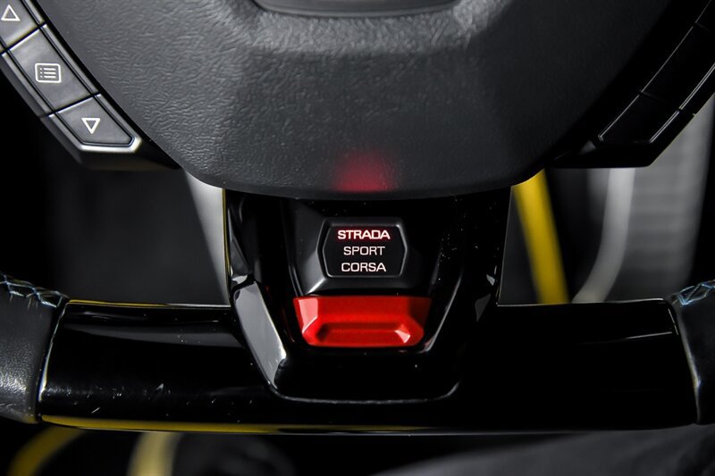 Used 2021 Lamborghini Huracan EVO RWD image 31