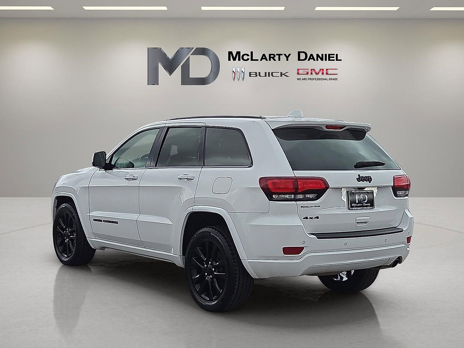 Used 2020 Jeep Grand Cherokee Altitude image 4
