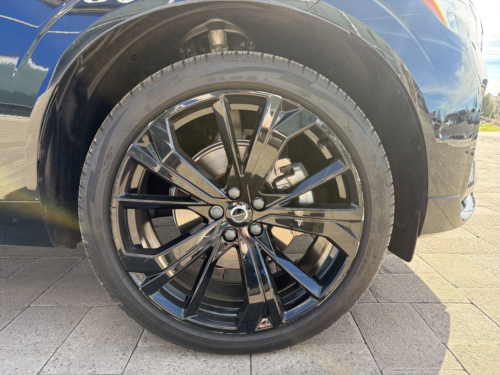 Used 2024 Volvo XC60 B5 Ultimate w/ Protection Package Premier image 7