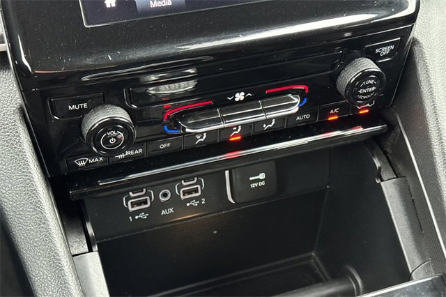 Used 2023 Jeep Grand Cherokee L Laredo image 32