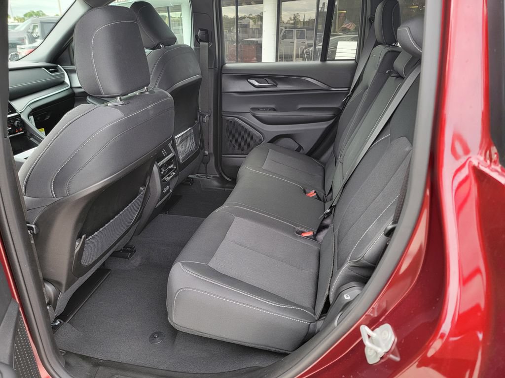 Used 2025 Jeep Grand Cherokee Laredo X w/ Luxury Tech Group I AWD/4WD image 12