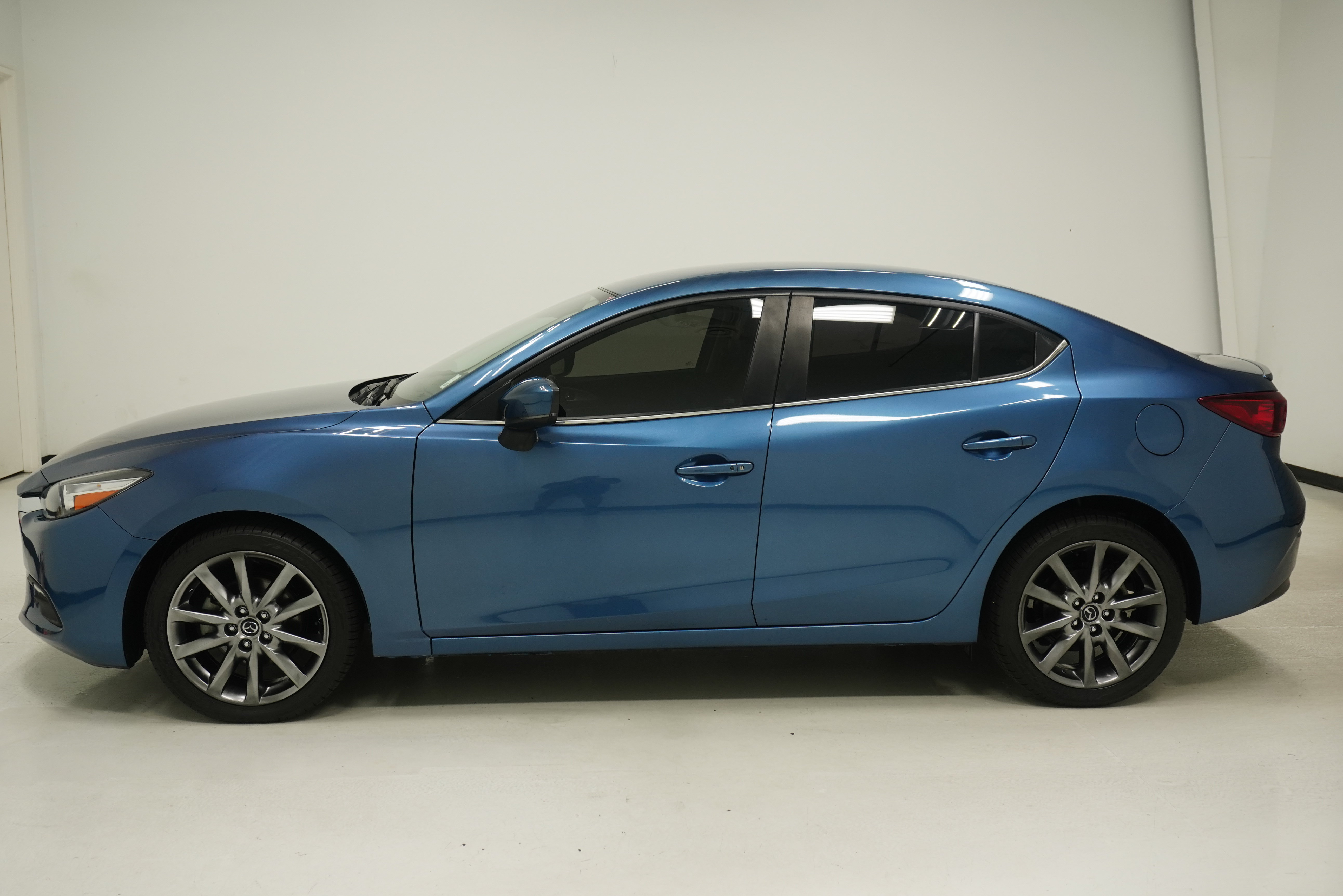 Used 2018 MAZDA MAZDA3 Touring FWD image 7