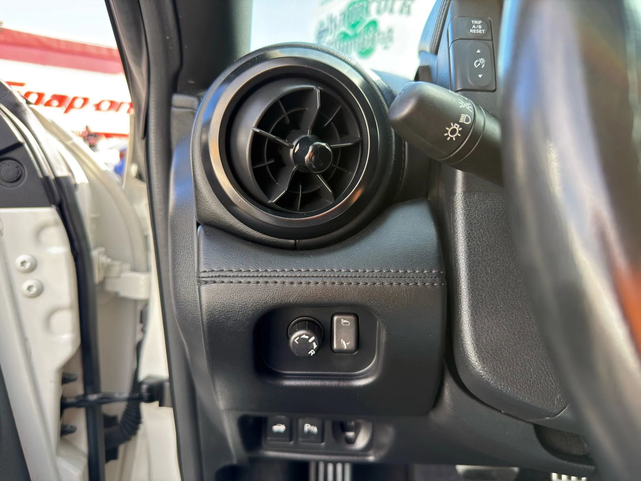 Used 2020 Nissan GT-R Premium w/ Premium Interior Package image 28