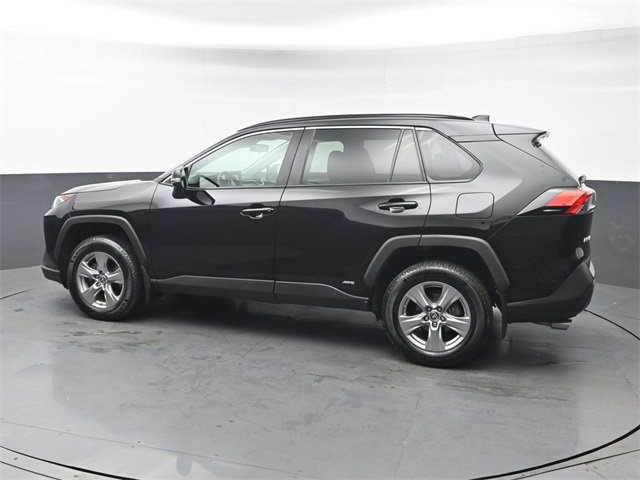 Used 2022 Toyota RAV4 LE image 3
