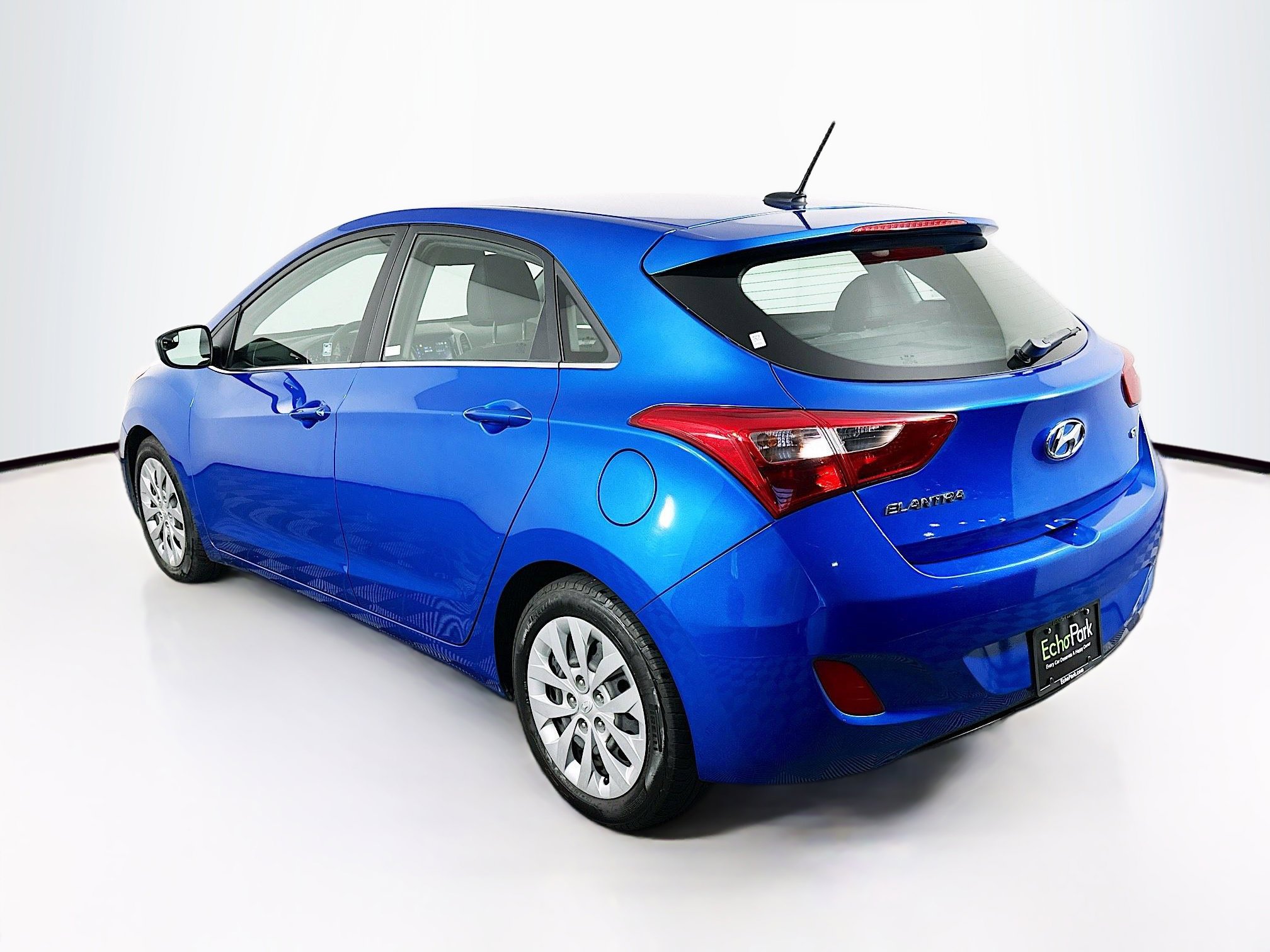 Used 2017 Hyundai Elantra GT FWD image 5