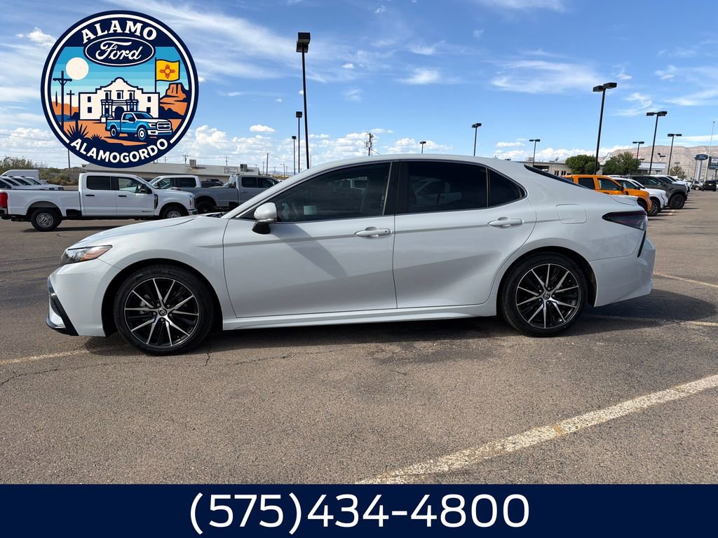 Used 2024 Toyota Camry SE FWD image 2
