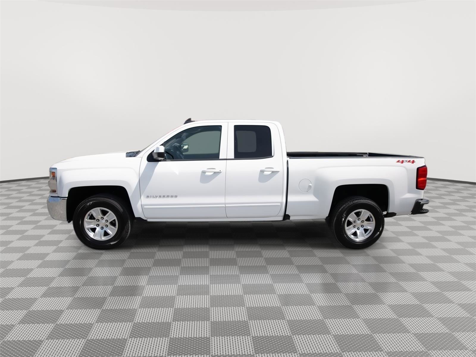 Used 2018 Chevrolet Silverado 1500 LT image 2