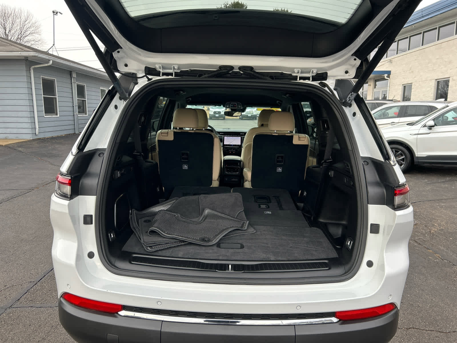 Used 2023 Jeep Grand Cherokee L Limited image 28