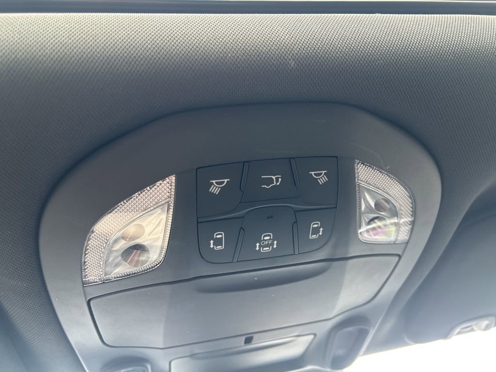 Used 2019 Chrysler Pacifica Limited image 35