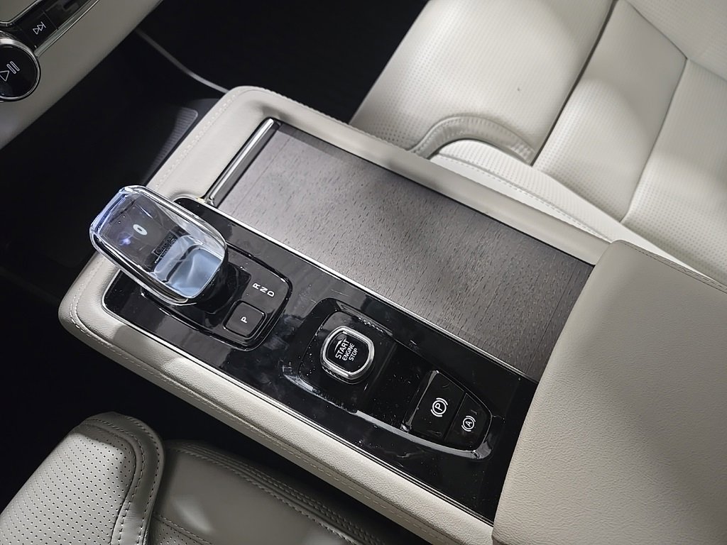 Used 2026 Volvo XC90 B6 Ultra image 15