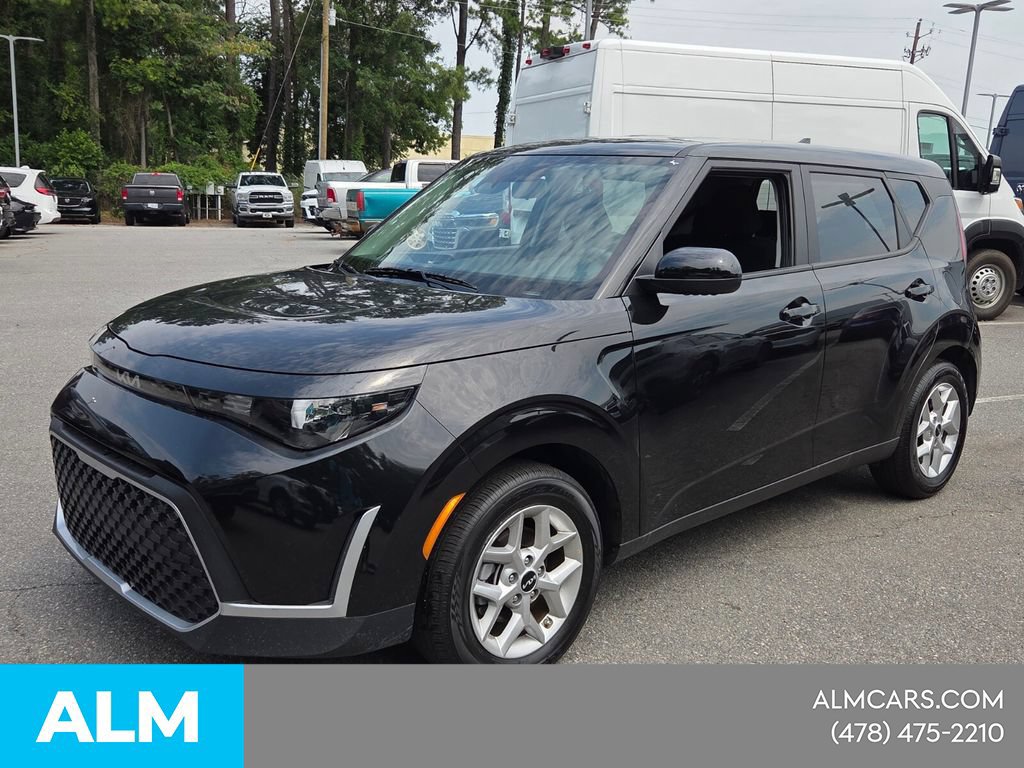 Used 2025 Kia Soul LX w/ LX Technology Package FWD image 3