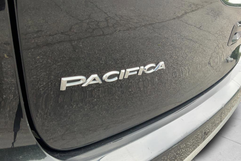 Used 2023 Chrysler Pacifica Touring-L FWD image 30
