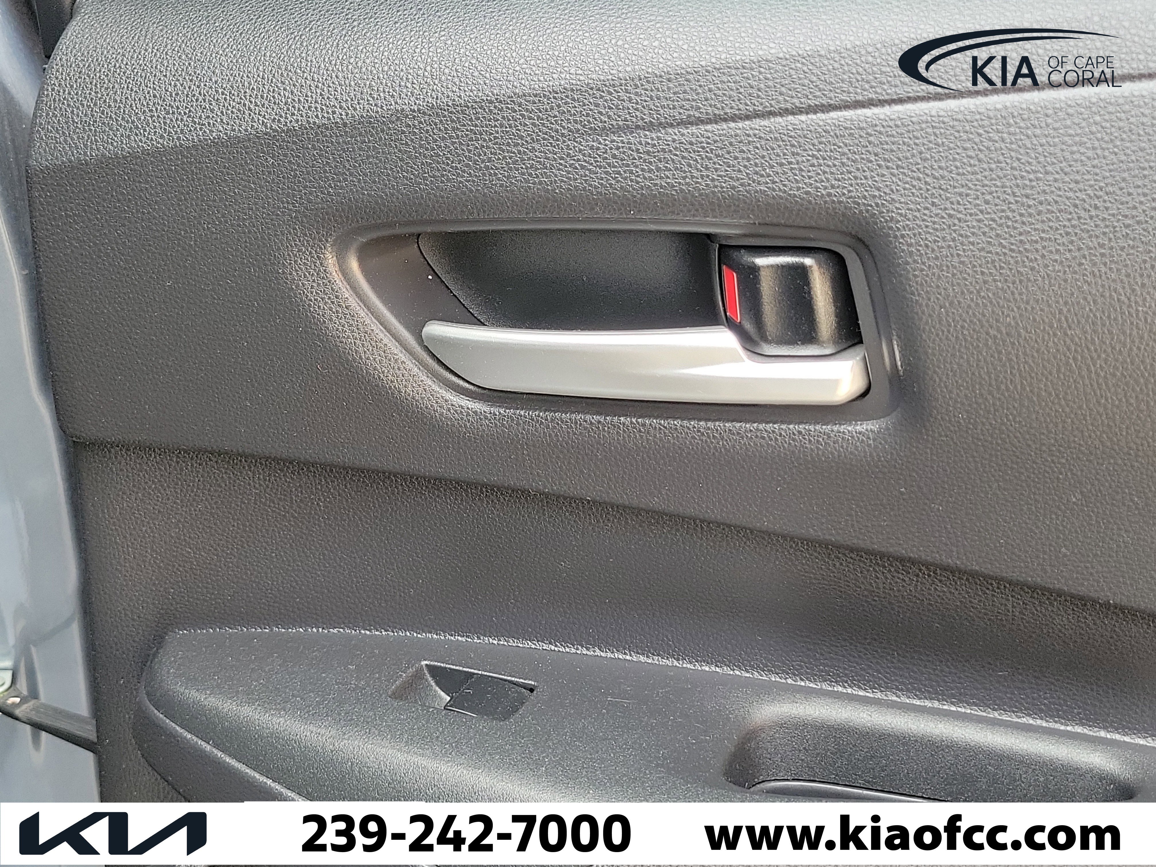 Used 2020 Toyota Corolla LE FWD image 28
