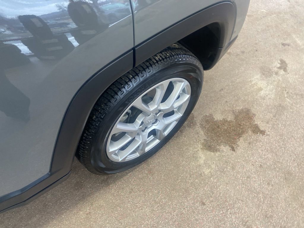 Used 2023 Jeep Compass Latitude w/ Sun and Sound Group image 5