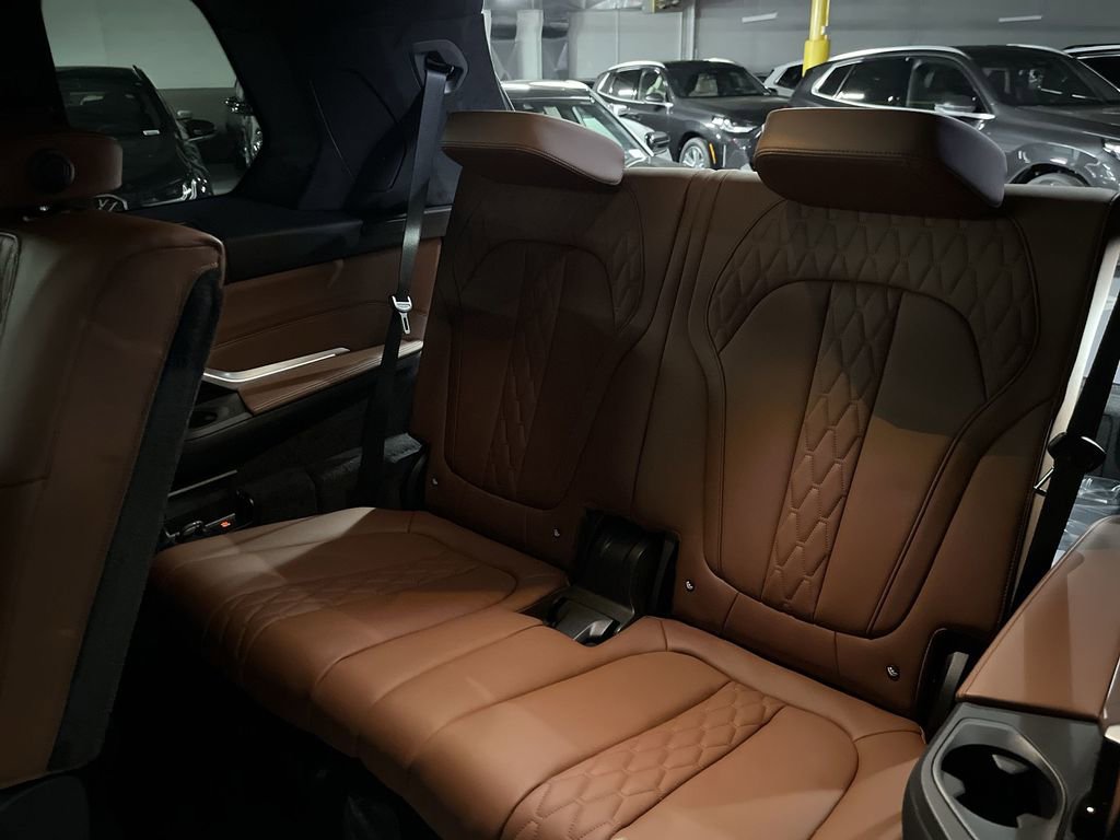 New 2026 BMW X7 M60i image 24