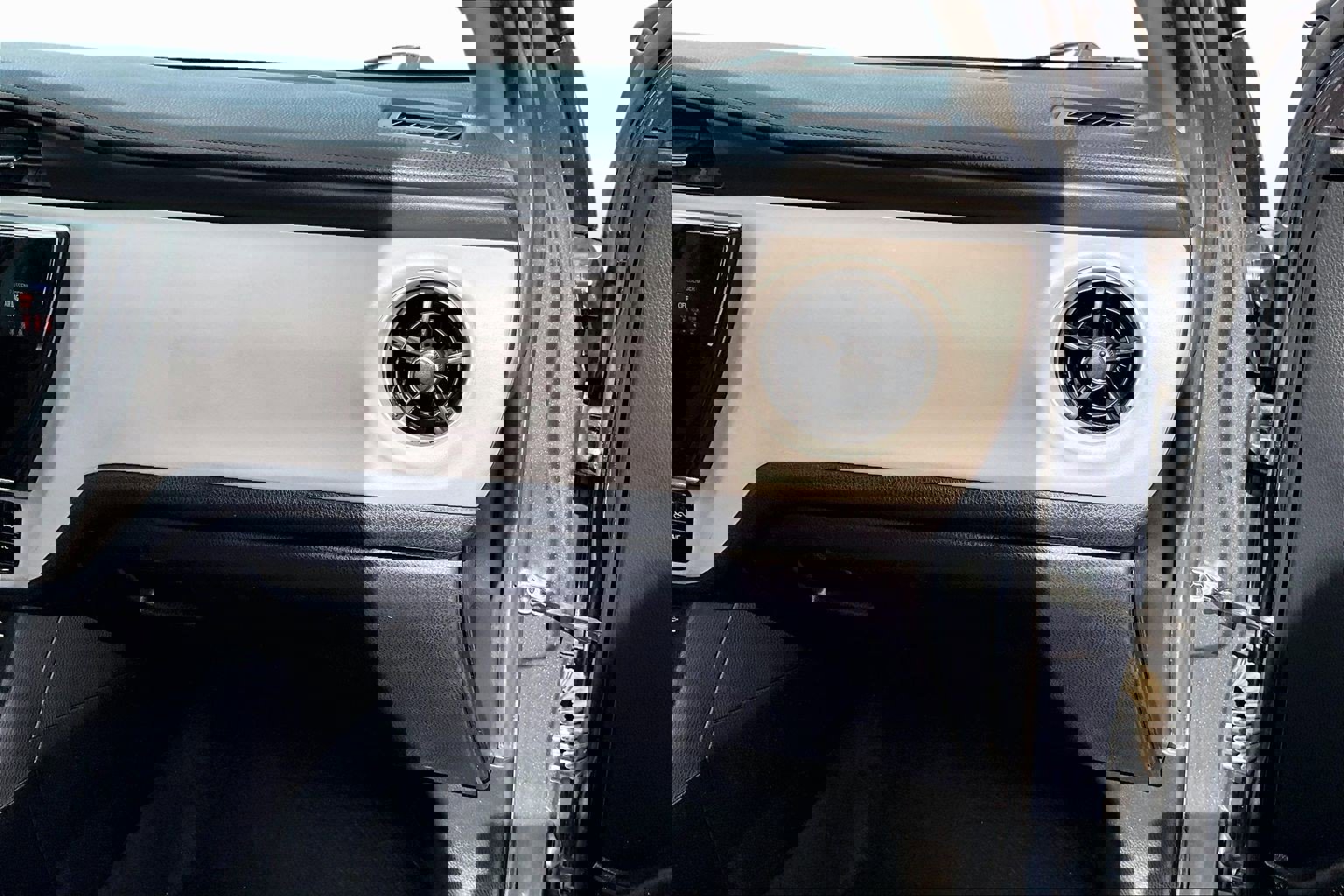 Used 2019 Toyota Corolla L image 15