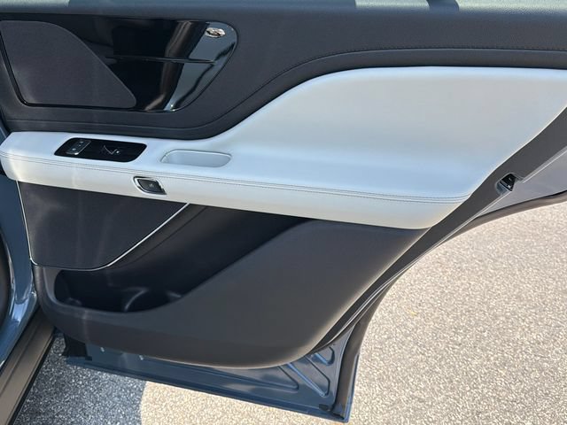 New 2026 Lincoln Aviator 2WD w/ Jet Appearance Package image 16