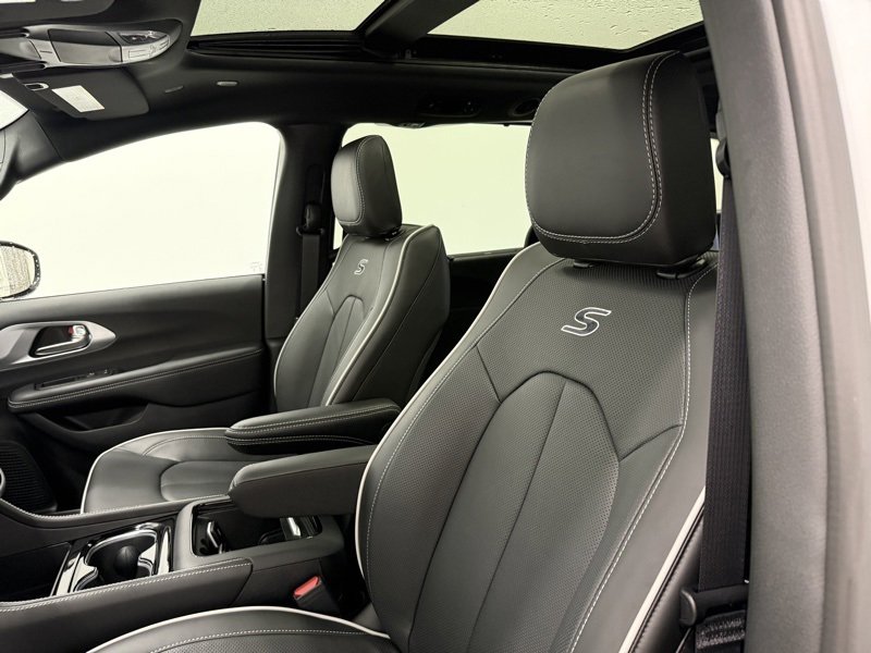 New 2026 Chrysler Pacifica Limited image 24