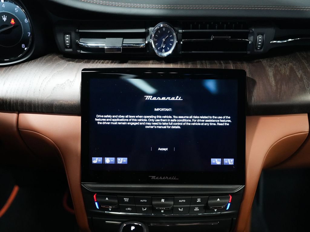 Used 2022 Maserati Quattroporte Modena Q4 AWD/4WD image 19