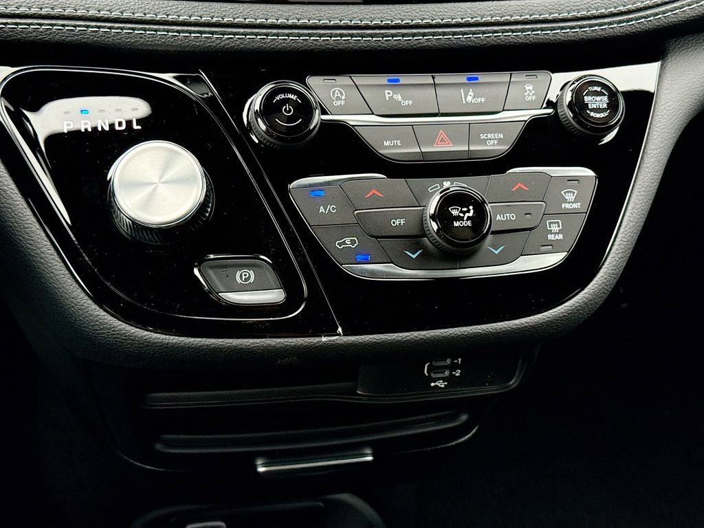 New 2026 Chrysler Pacifica Select FWD image 16