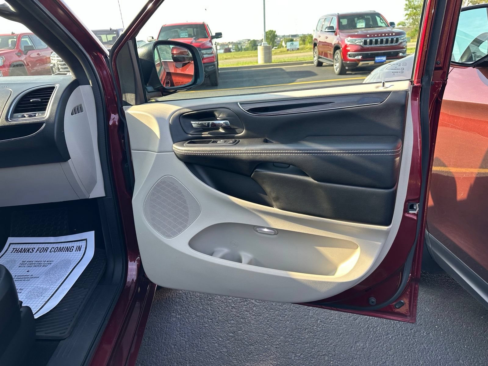 Used 2020 Dodge Grand Caravan SXT w/ Driver Convenience Group FWD image 46