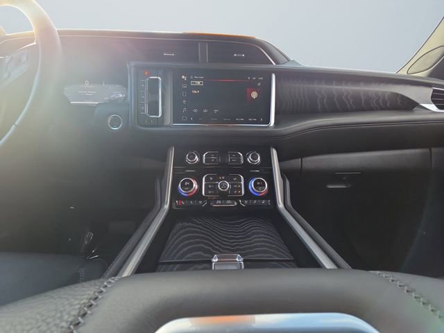 Used 2024 GMC Yukon XL Denali w/ Advanced Technology Package image 11