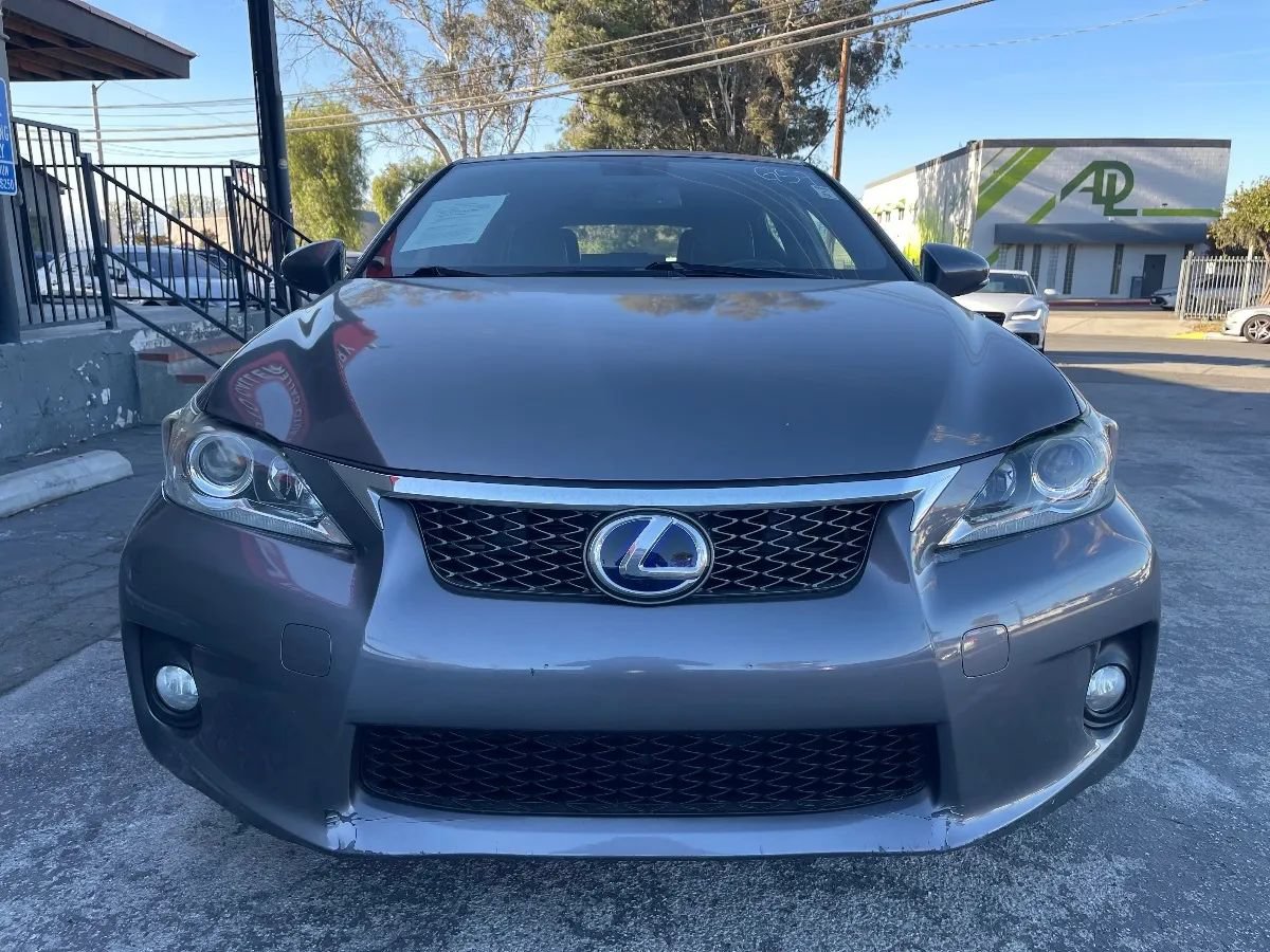 Used 2013 Lexus CT 200h w/ F Sport Pkg w/Nuluxe Trim FWD image 2