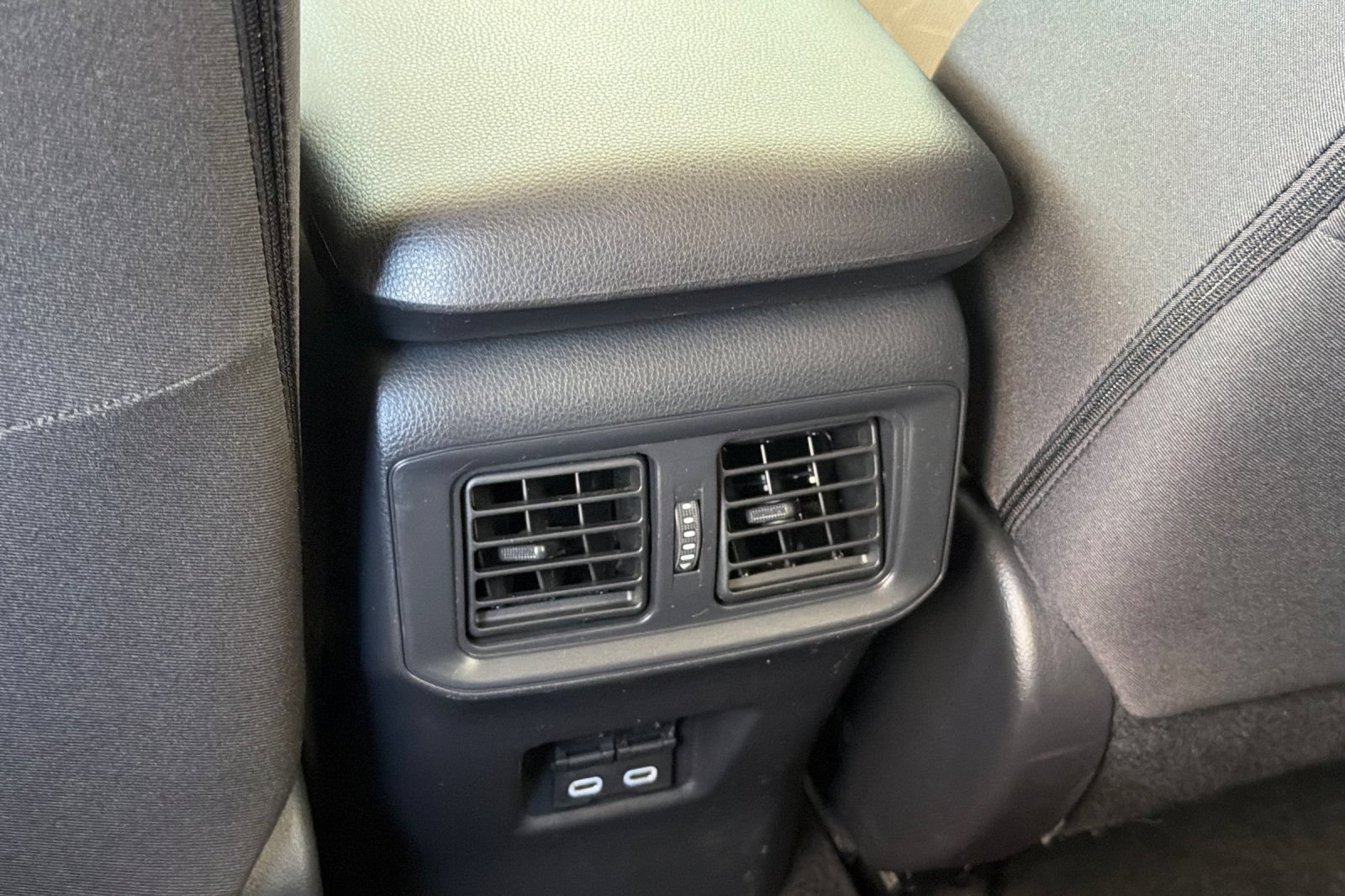 Used 2025 Toyota RAV4 XLE AWD/4WD image 15