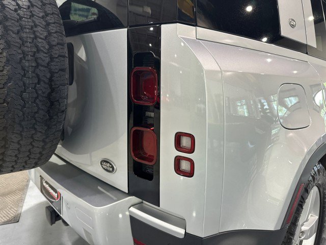 Used 2020 Land Rover Defender 110 First Edition AWD/4WD image 33