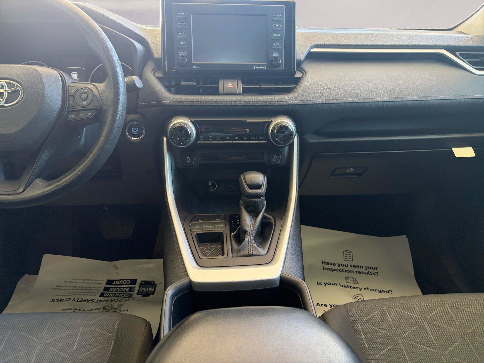 Used 2022 Toyota RAV4 XLE FWD image 11