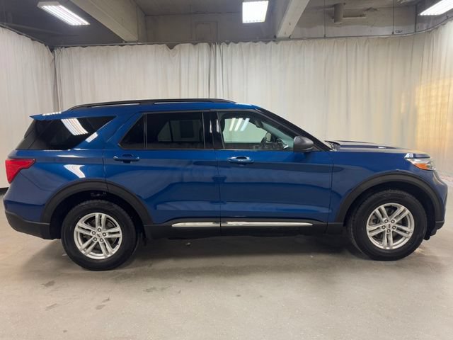 Used 2022 Ford Explorer XLT w/ Equipment Group 202A AWD/4WD image 3
