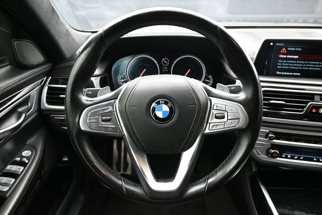 Used 2018 BMW 750i w/ Executive Package RWD image 13