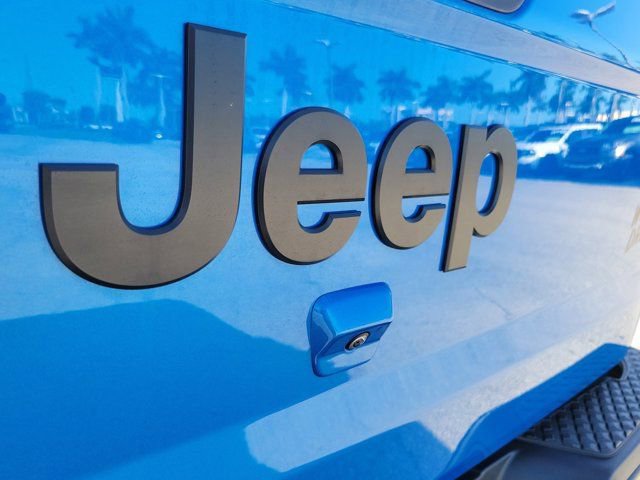 Used 2023 Jeep Gladiator Willys image 13
