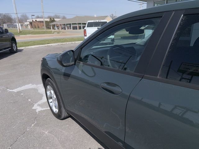 Used 2025 Chevrolet Trax LS w/ LS Convenience Package image 25