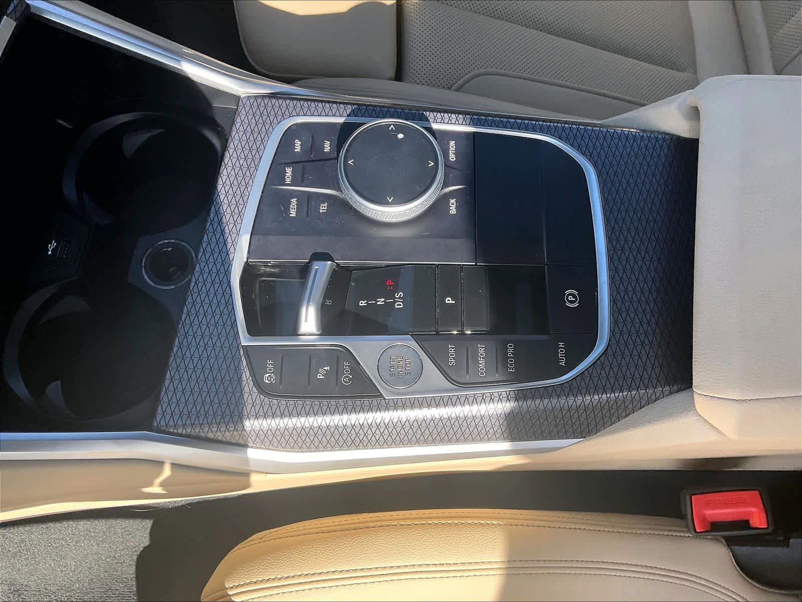 Used 2025 BMW 330i Sedan w/ M Sport Package image 18
