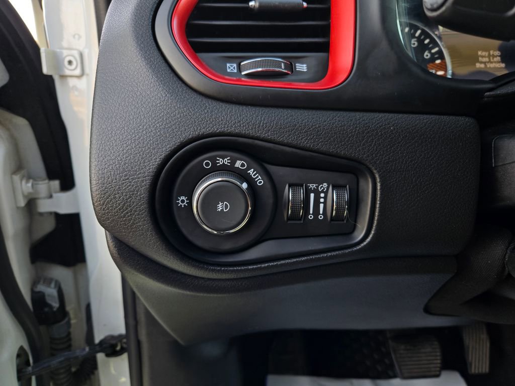 Used 2022 Jeep Renegade Trailhawk image 13