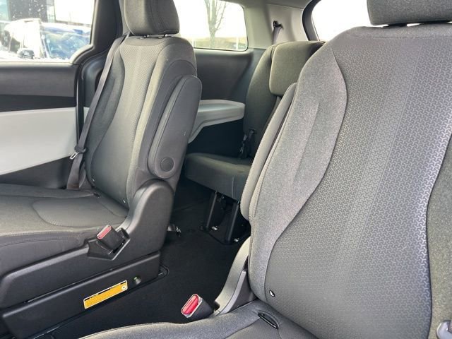 Certified 2023 Kia Carnival LX image 29