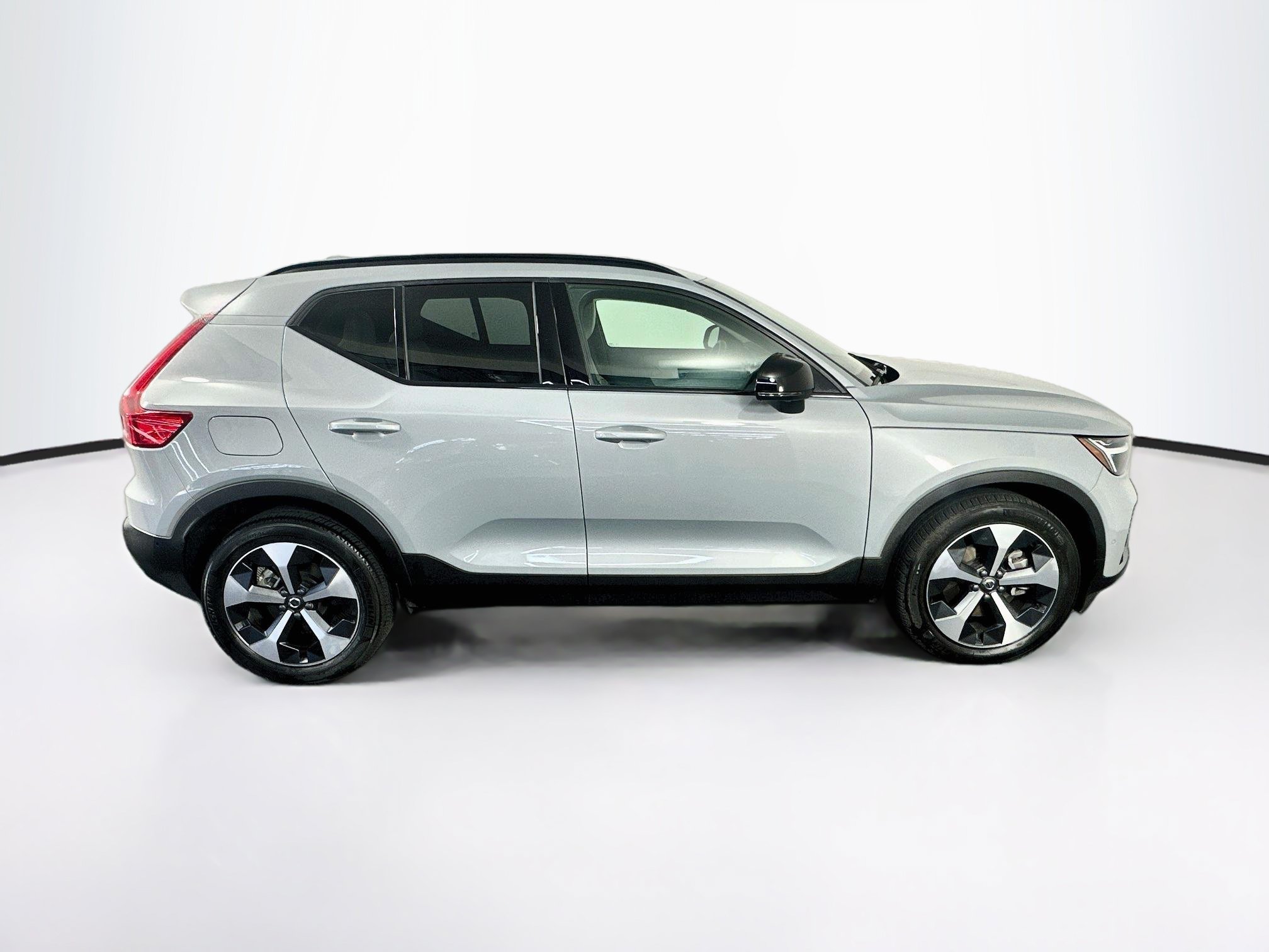 Used 2026 Volvo XC40 B5 Plus AWD/4WD image 10