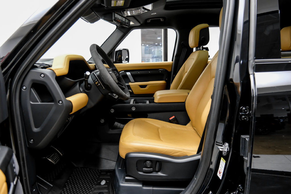 Used 2024 Land Rover Defender 110 V8 AWD/4WD image 6