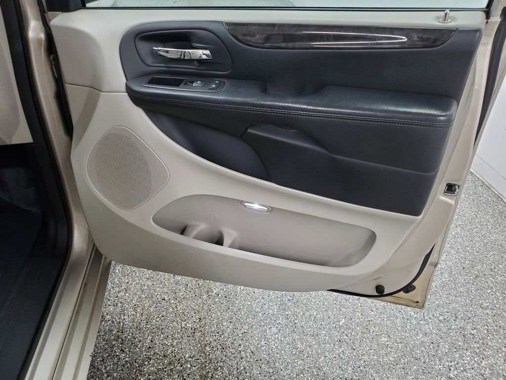 Used 2012 Dodge Grand Caravan SE image 17