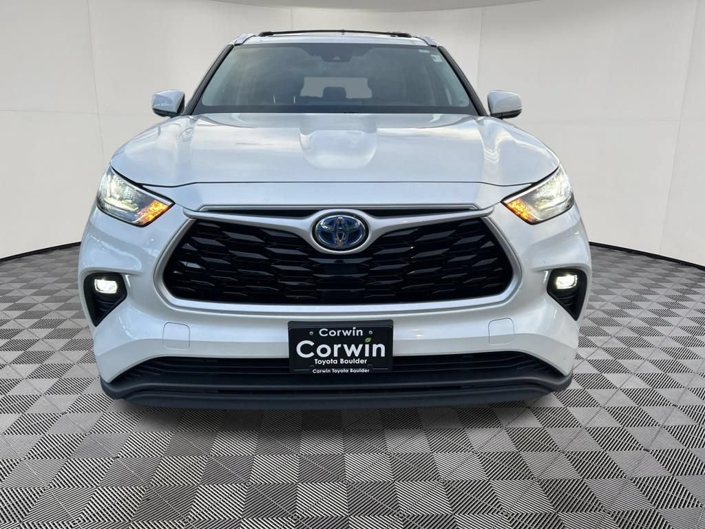 Used 2020 Toyota Highlander XLE AWD/4WD image 2
