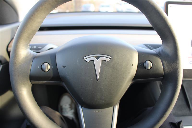 Used 2022 Tesla Model Y Long Range image 13