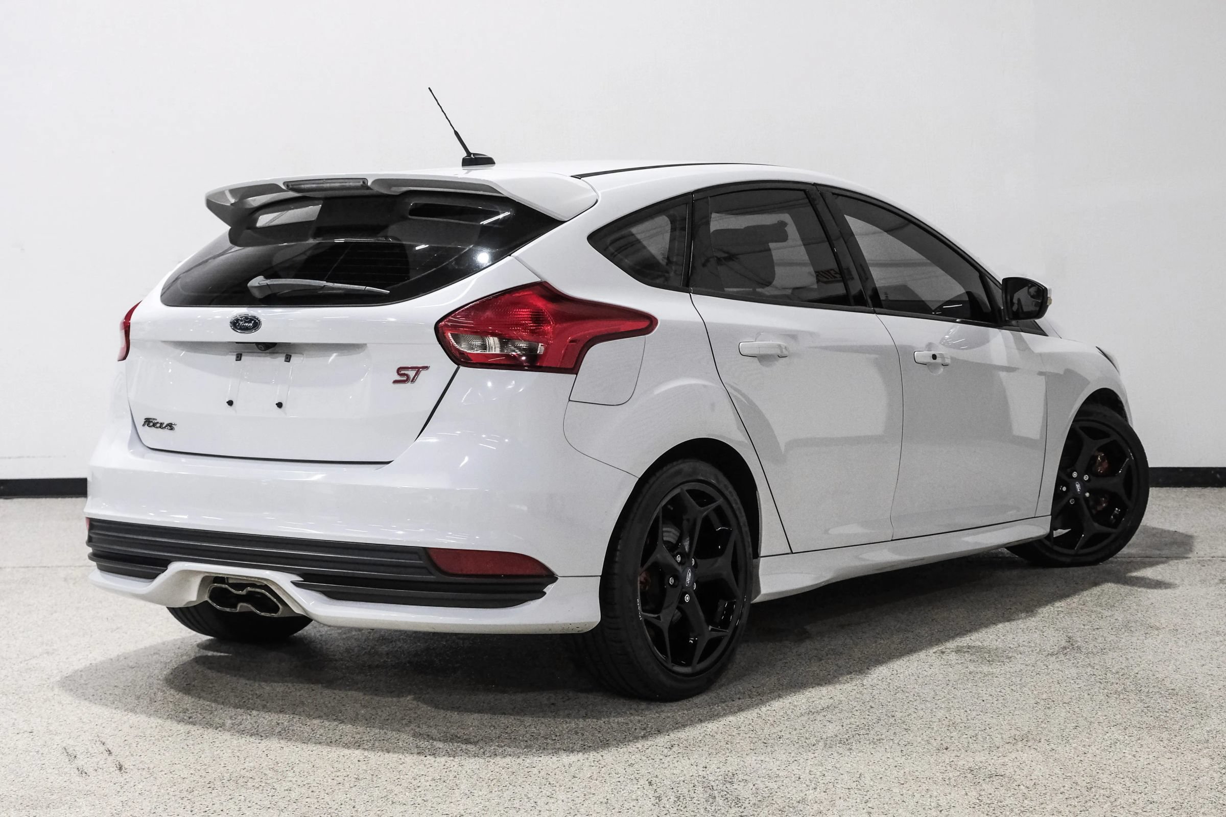 Used 2017 Ford Focus ST FWD image 6