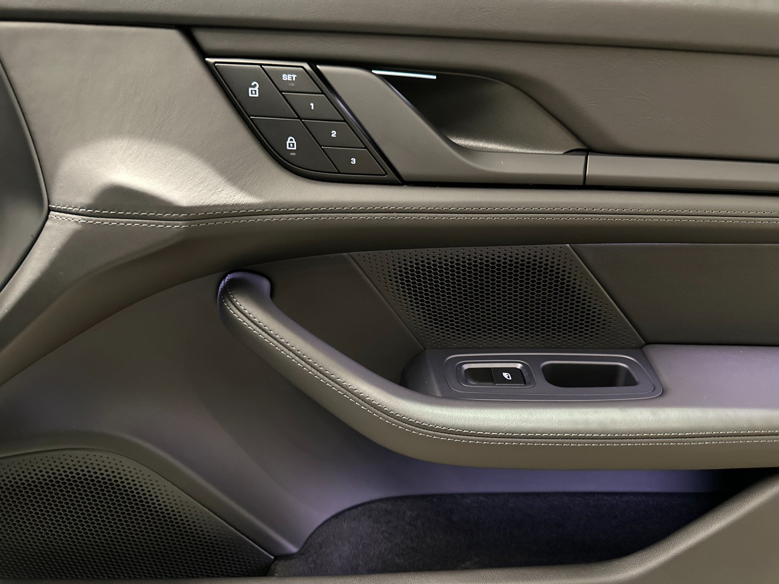 New 2024 Porsche Taycan Turbo AWD/4WD image 19