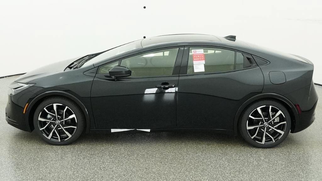 New 2026 Toyota Prius Plug-In Hybrid FWD image 3