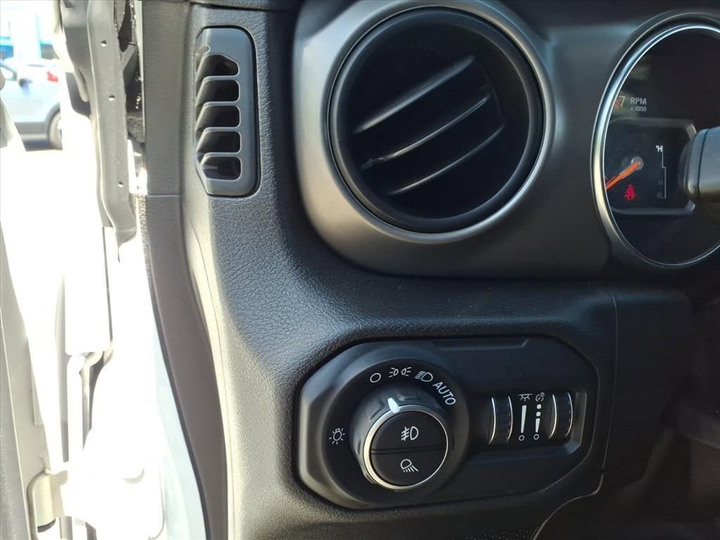 Used 2020 Jeep Gladiator Sport w/ Quick Order Package 24S image 27