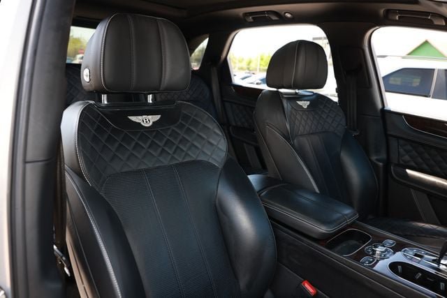 Used 2018 Bentley Bentayga AWD/4WD image 21