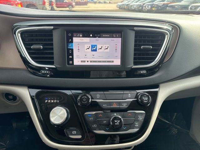 Used 2023 Chrysler Voyager LX image 10