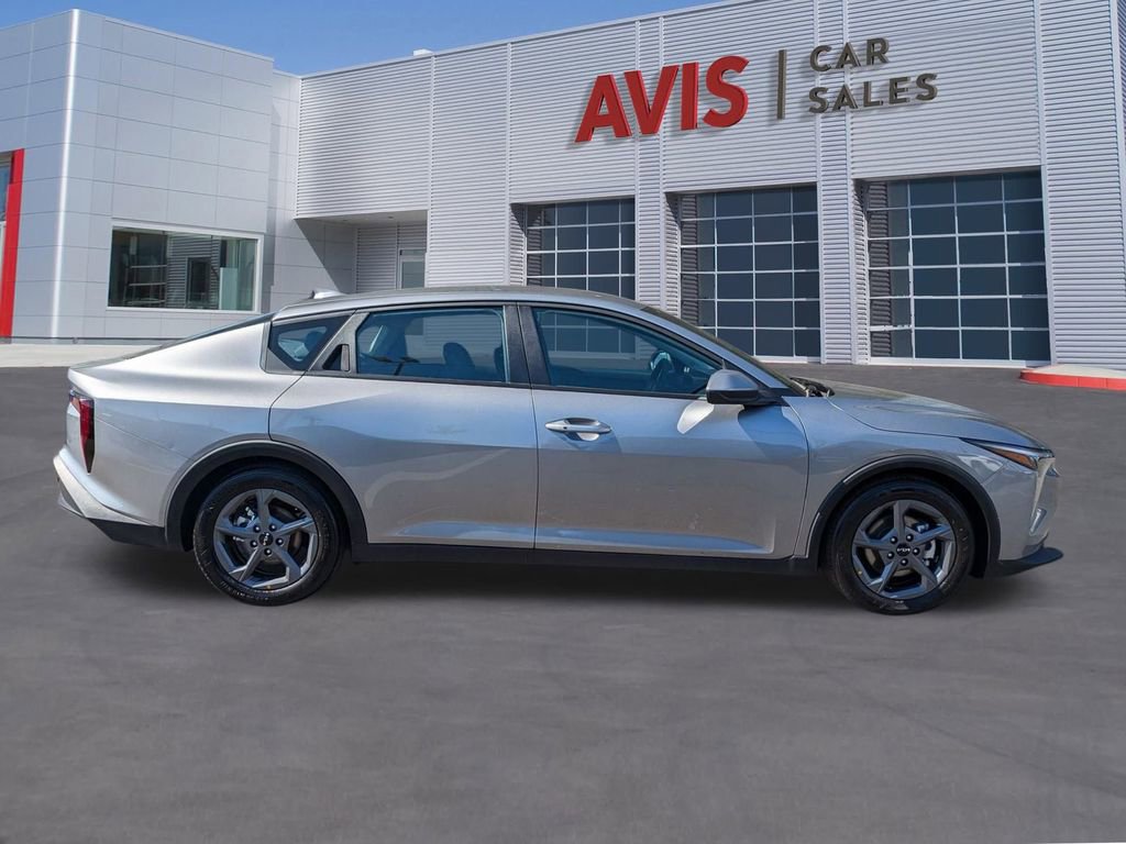 Used 2025 Kia K4 LXS image 5