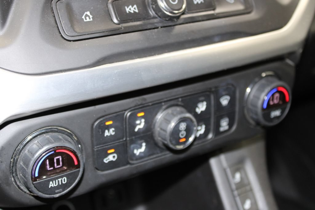 Used 2019 GMC Acadia SLE FWD image 41